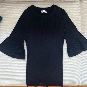 Minnie Rose Black Ribbed Knit Top w bell sleeve